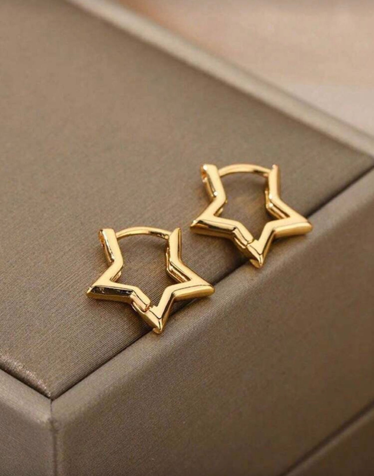 Minimal stars earrings